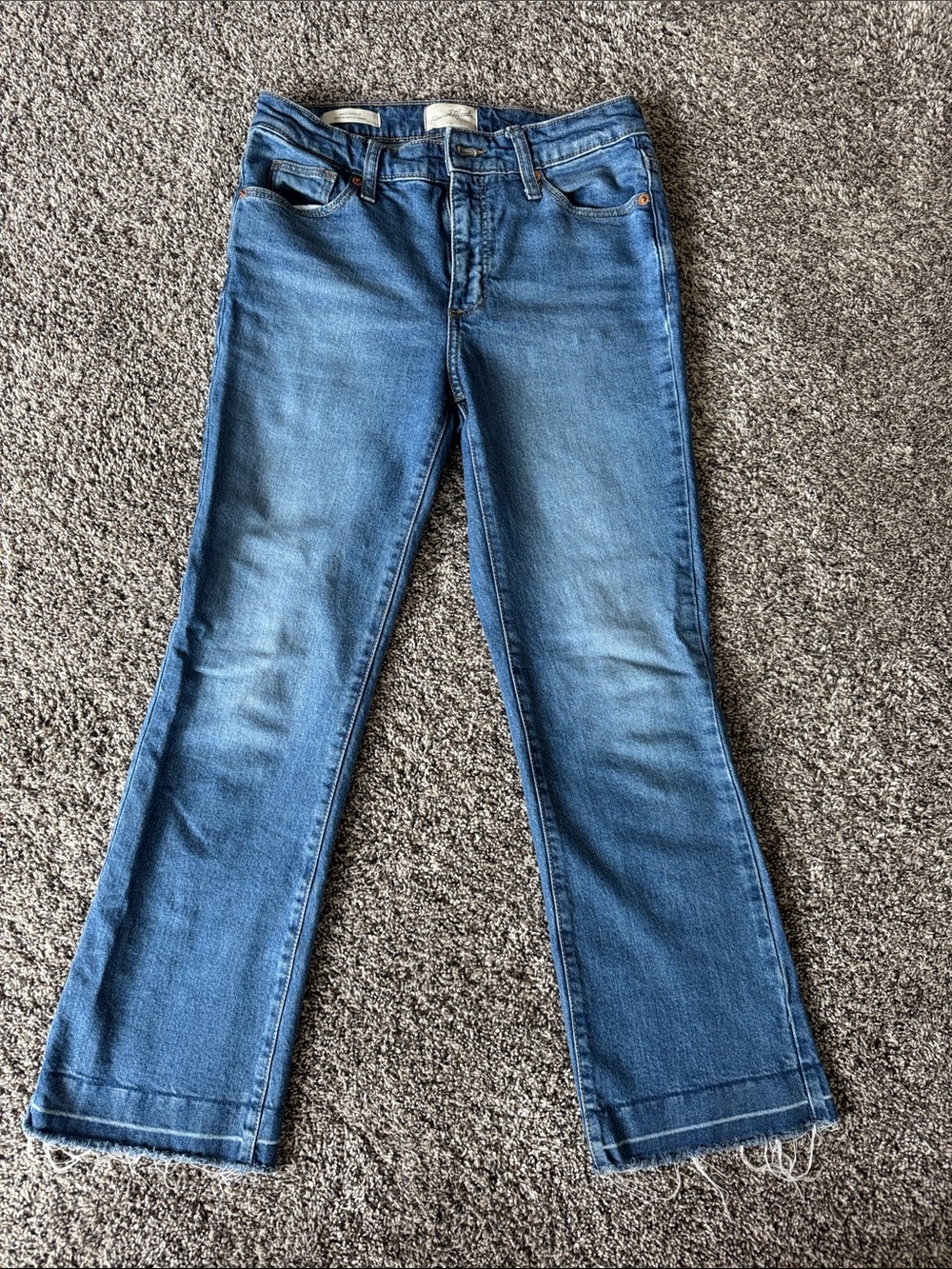 Universal Thread Women's Medium Blue Ankle Boot Cut Jeans
